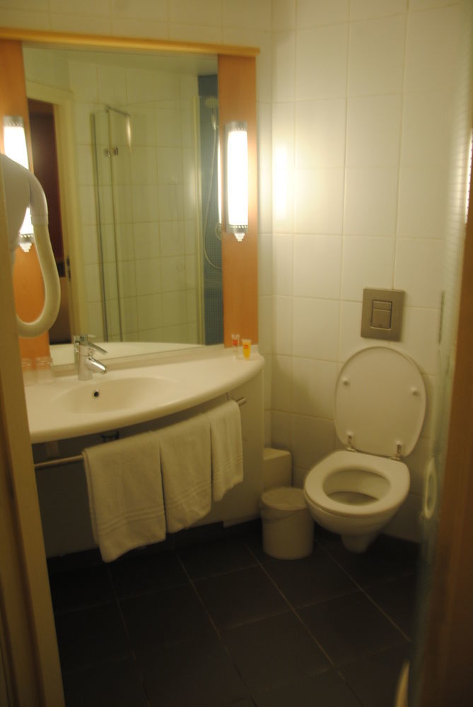 Ibis Lagos Ikeja Bagian luar foto