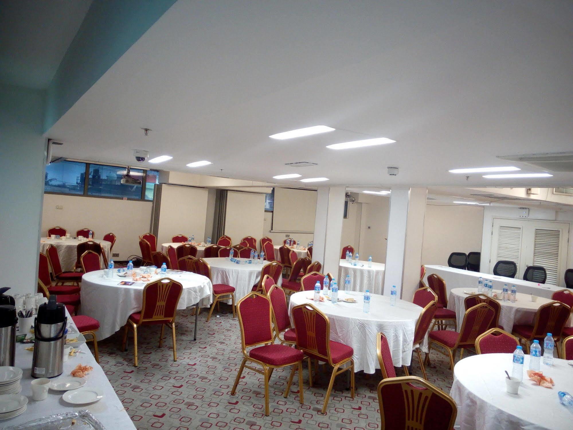 Ibis Lagos Ikeja Bagian luar foto